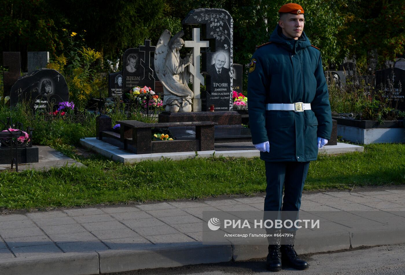 Похороны погибшего главы МЧС Е. Зиничева в Санкт-Петербурге