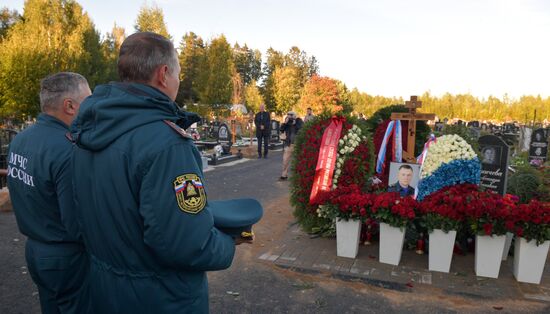 Похороны погибшего главы МЧС Е. Зиничева в Санкт-Петербурге