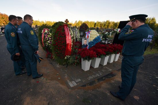 Похороны погибшего главы МЧС Е. Зиничева в Санкт-Петербурге