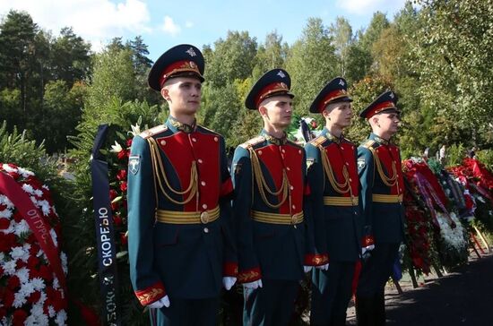 Похороны погибшего главы МЧС Е. Зиничева в Санкт-Петербурге