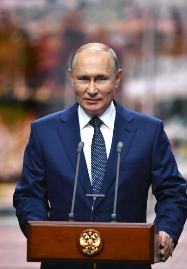 Торжественное мероприятие, посвящённое Дню города Москвы, в парке "Зарядье"