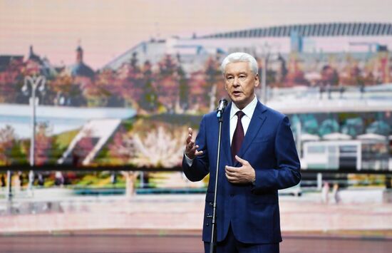 Торжественное мероприятие, посвящённое Дню города Москвы, в парке "Зарядье"