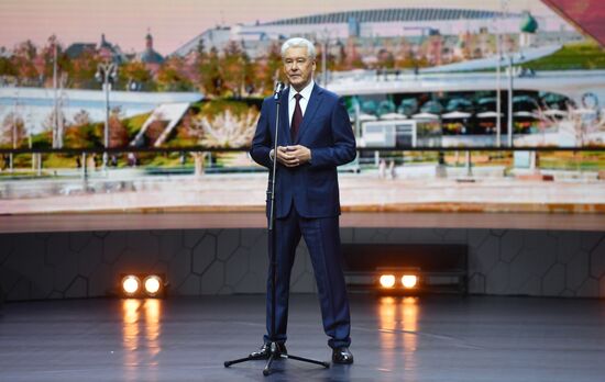 Торжественное мероприятие, посвящённое Дню города Москвы, в парке "Зарядье"