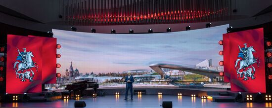 Торжественное мероприятие, посвящённое Дню города Москвы, в парке "Зарядье"