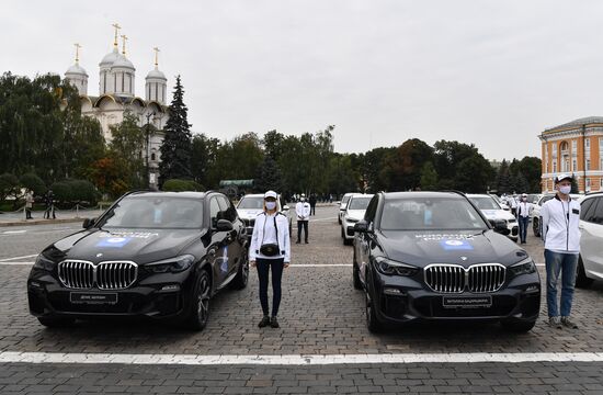 Вручение ключей от автомобилей победителям летней Олимпиады-2020 в Токио