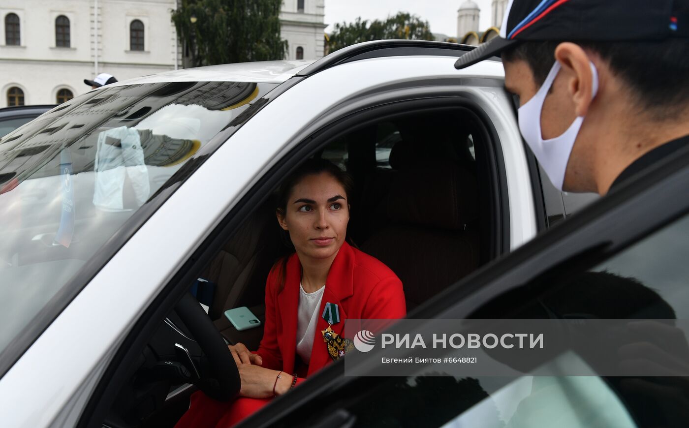 Вручение ключей от автомобилей победителям летней Олимпиады-2020 в Токио