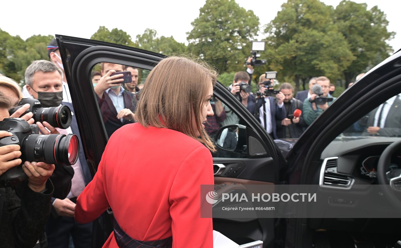 Вручение ключей от автомобилей победителям летней Олимпиады-2020 в Токио