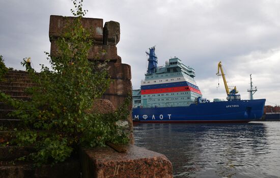 Ледокол "Арктика" на Кронштадтском морском заводе