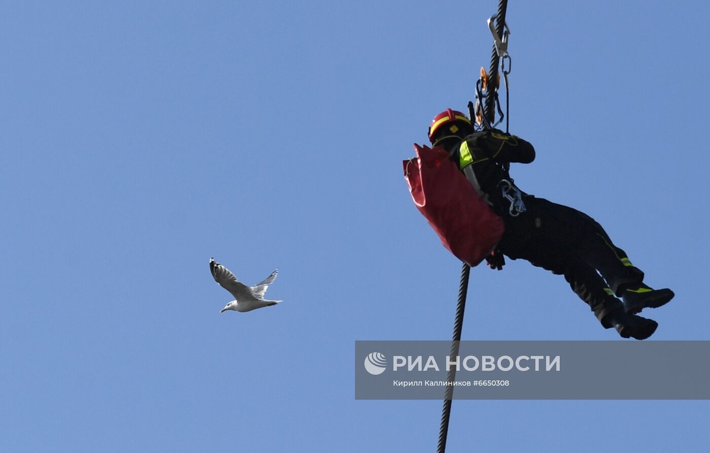 Учения спасателей на канатной дороге "Лужники-Воробьевы Горы"