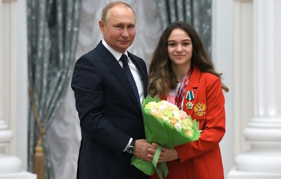 Встреча президента РФ В. Путина с победителями и призёрами XVI летних Паралимпийских игр в Токио