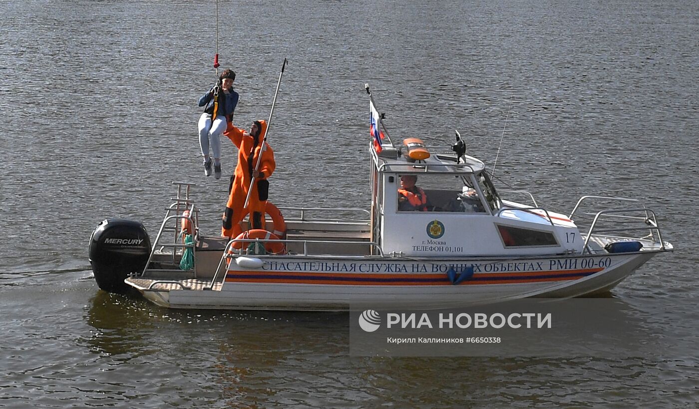 Учения спасателей на канатной дороге "Лужники-Воробьевы Горы"