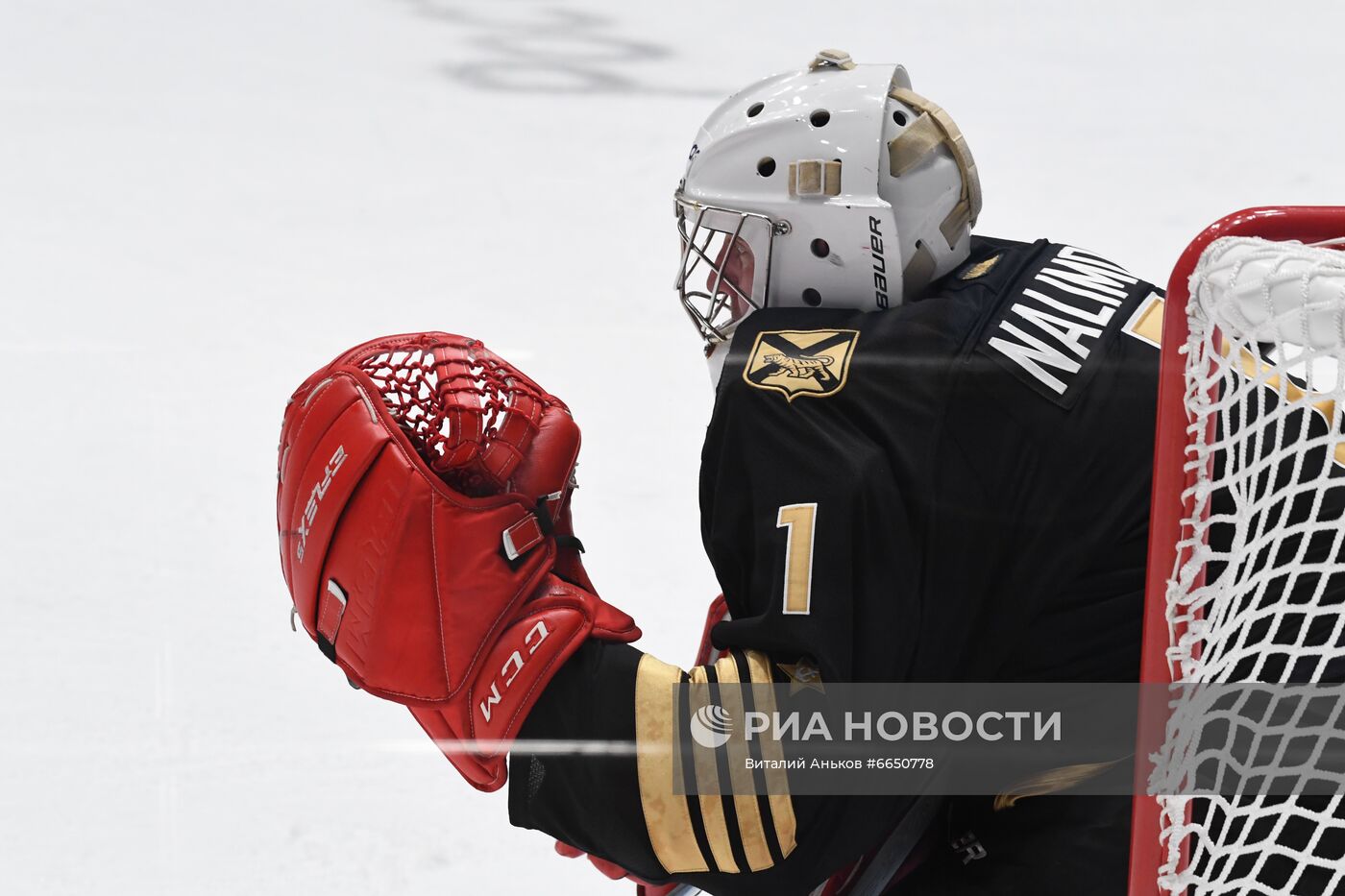 Хоккей. КХЛ. Матч "Адмирал" - "Динамо" (Москва)
