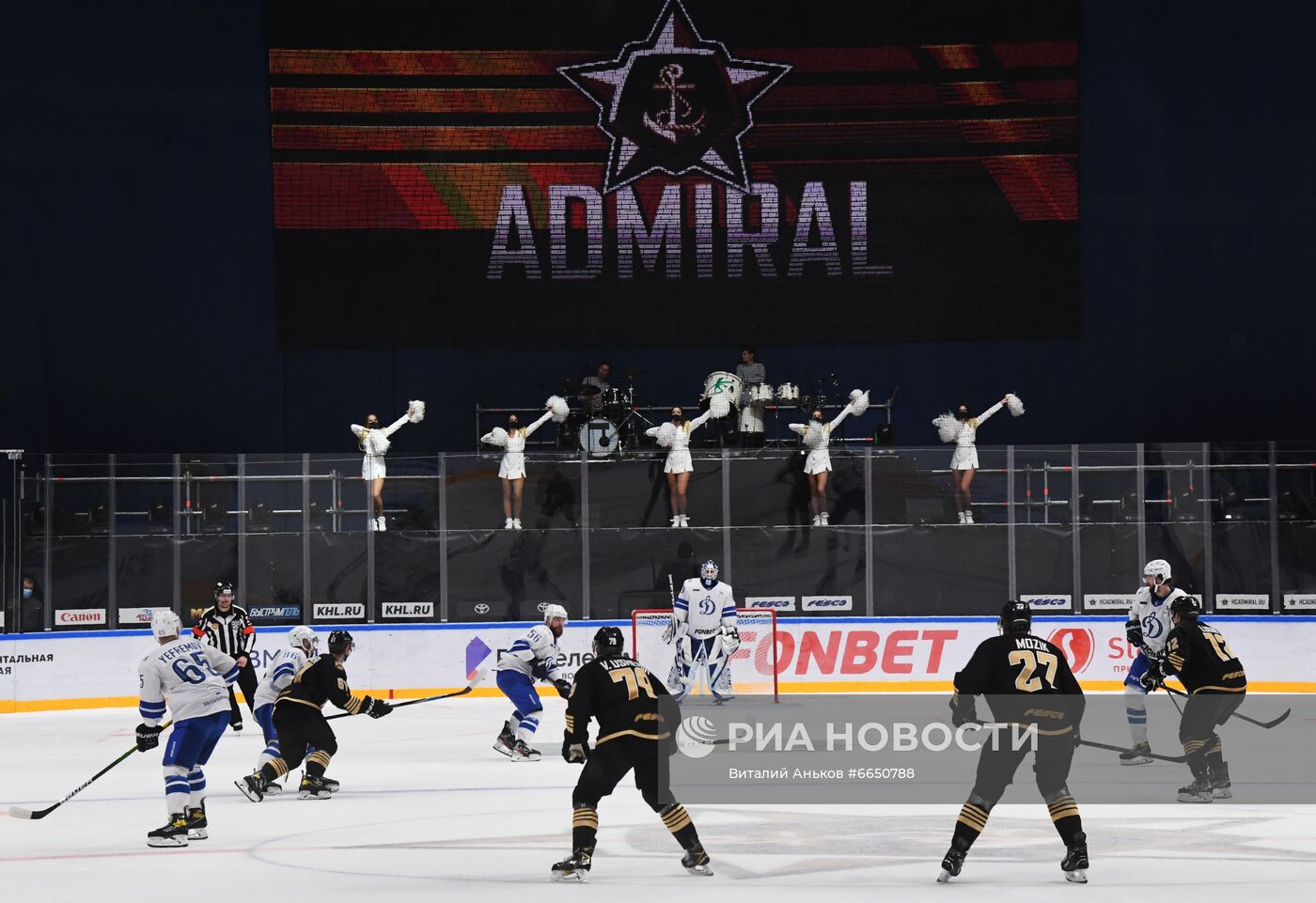 Хоккей. КХЛ. Матч "Адмирал" - "Динамо" (Москва)