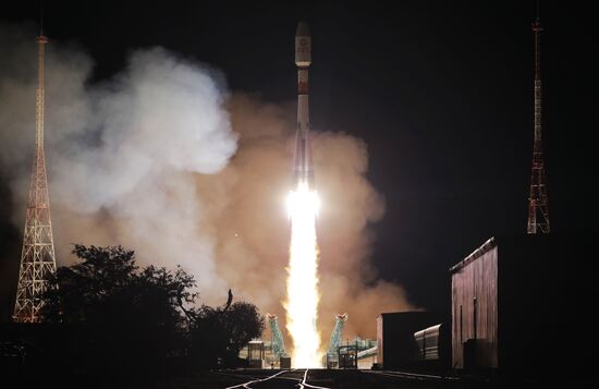 Пуск ракеты-носителя "Союз-2.1б" с 34 космическими аппаратами OneWeb выполнен на космодроме "Байконур"