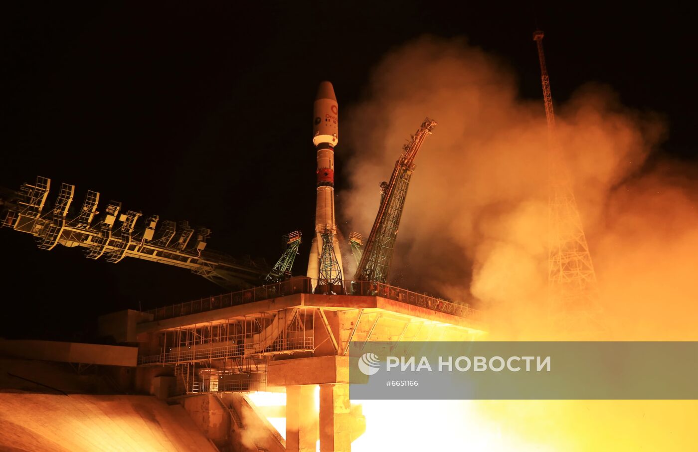 Пуск ракеты-носителя "Союз-2.1б" с 34 космическими аппаратами OneWeb выполнен на космодроме "Байконур"