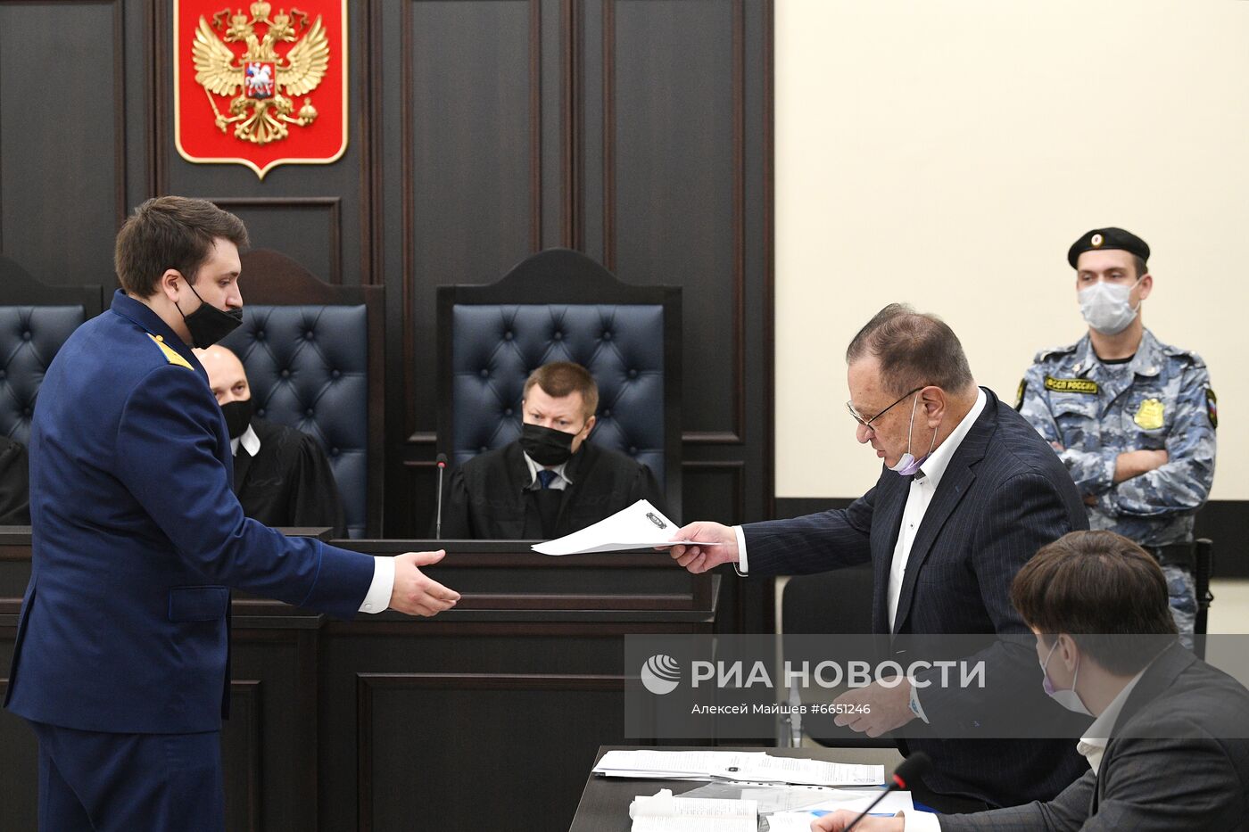 Рассмотрение жалобы на приговор актеру М. Ефремову