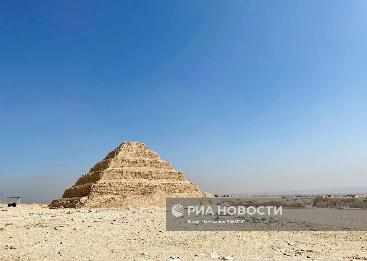 Южная усыпальница и пирамида Джосера в Египте