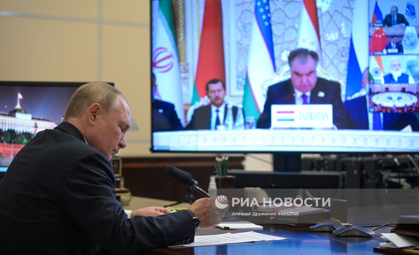 Президент РФ В. Путин по видеосвязи принял участие в заседании Совета глав государств - членов ШОС
