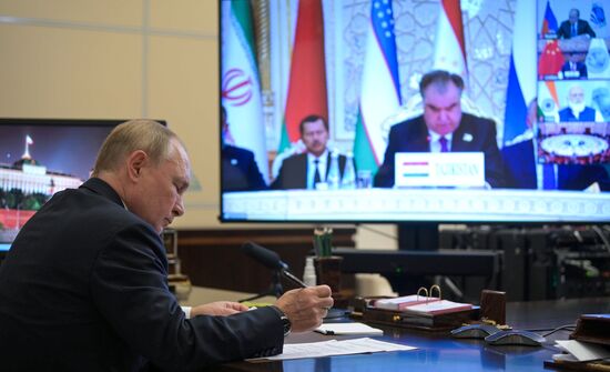 Президент РФ В. Путин по видеосвязи принял участие в заседании Совета глав государств - членов ШОС