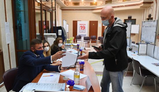 Голосование на выборах в Госдуму РФ в Белоруссии