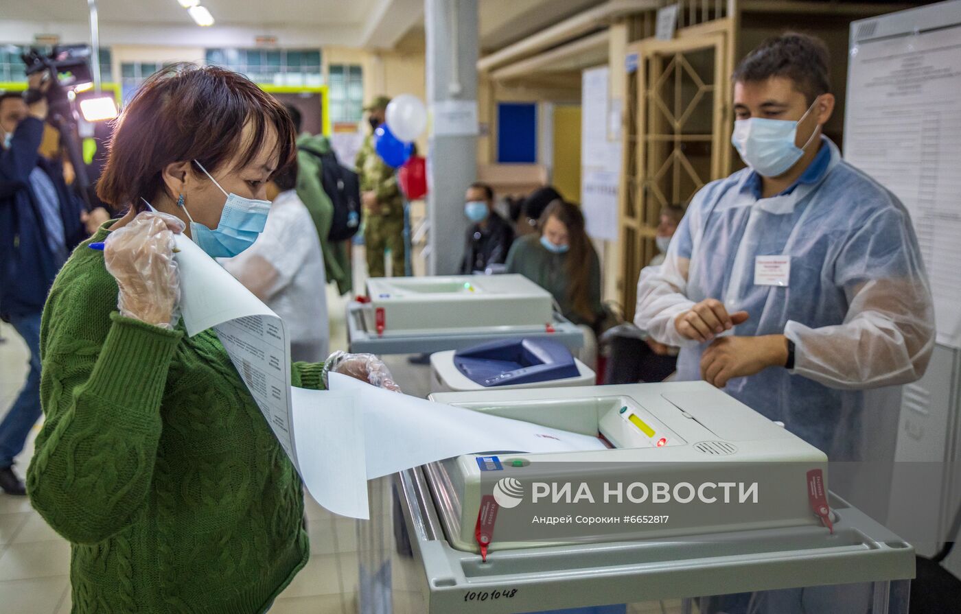 В России стартовали выборы депутатов Госдумы, законодательных органов и глав субъектов федерации