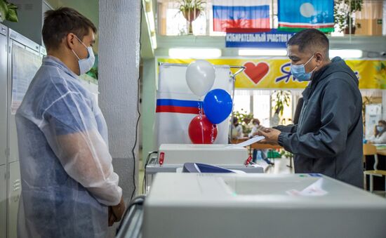 В России стартовали выборы депутатов Госдумы, законодательных органов и глав субъектов федерации