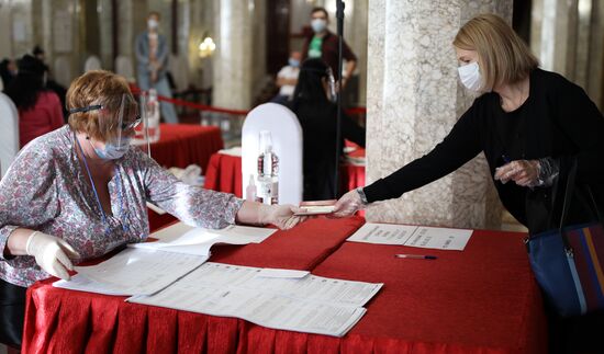 В России стартовали выборы депутатов Госдумы, законодательных органов и глав субъектов федерации