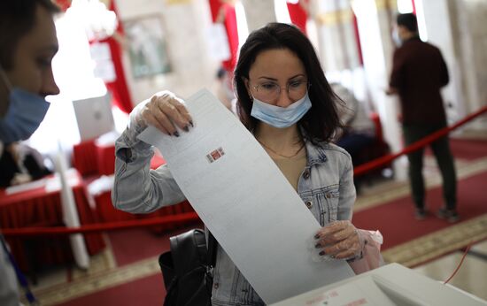 В России стартовали выборы депутатов Госдумы, законодательных органов и глав субъектов федерации В России стартовали выборы депутатов Госдумы, законодательных органов и глав субъектов федерации