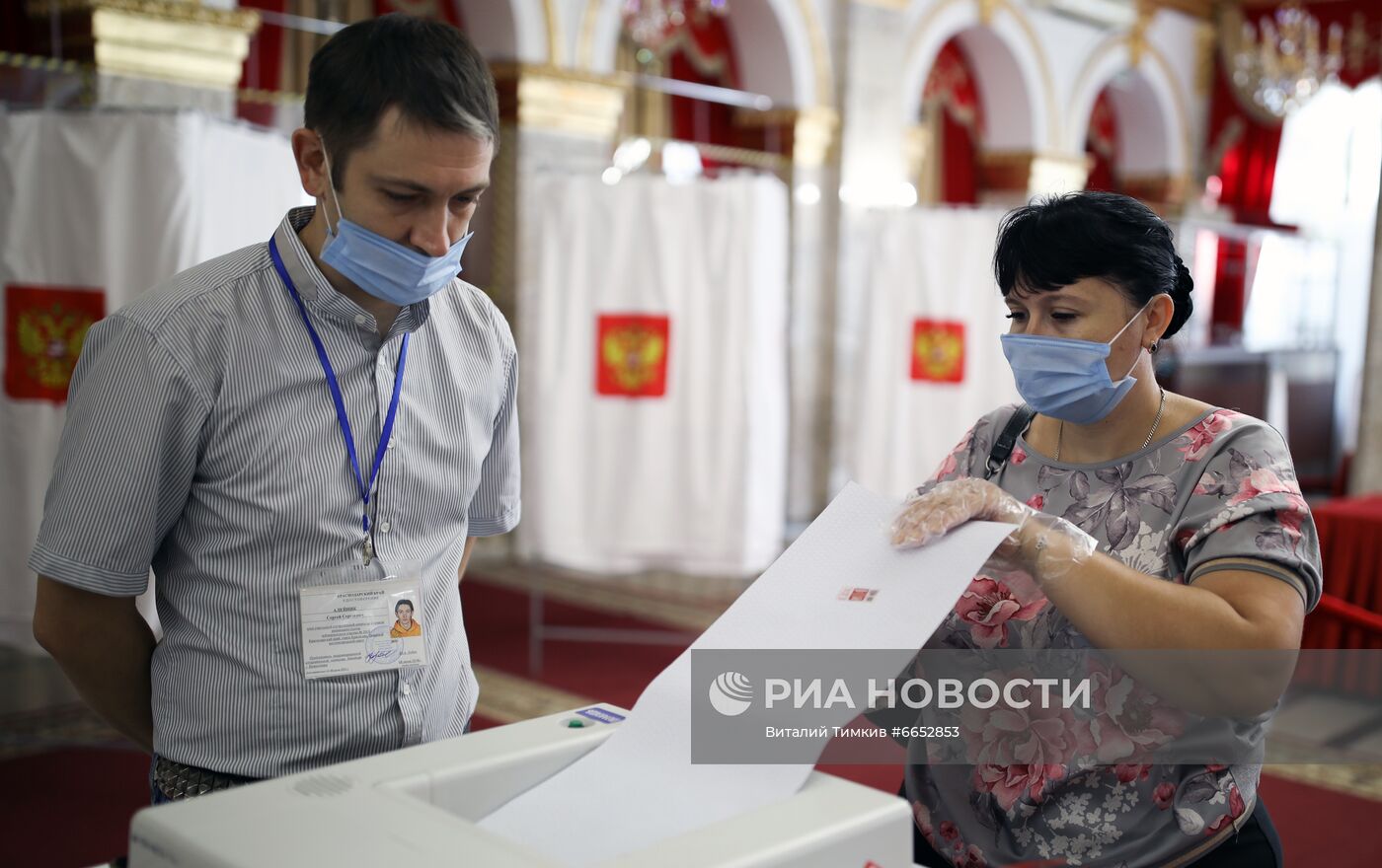 В России стартовали выборы депутатов Госдумы, законодательных органов и глав субъектов федерации