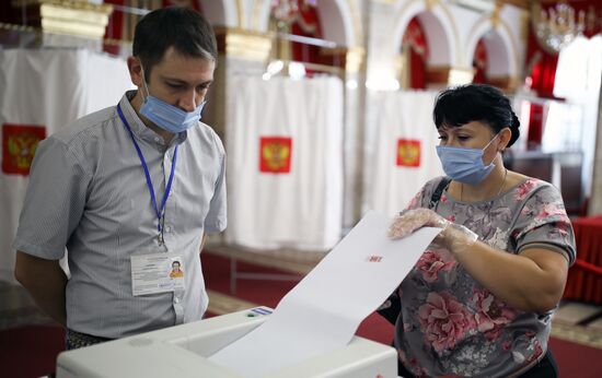 В России стартовали выборы депутатов Госдумы, законодательных органов и глав субъектов федерации