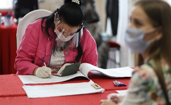 В России стартовали выборы депутатов Госдумы, законодательных органов и глав субъектов федерации