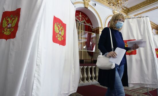 В России стартовали выборы депутатов Госдумы, законодательных органов и глав субъектов федерации