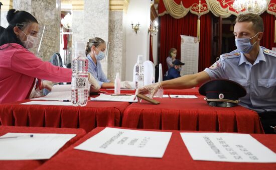 В России стартовали выборы депутатов Госдумы, законодательных органов и глав субъектов федерации