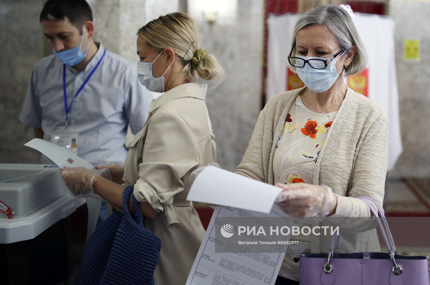В России стартовали выборы депутатов Госдумы, законодательных органов и глав субъектов федерации