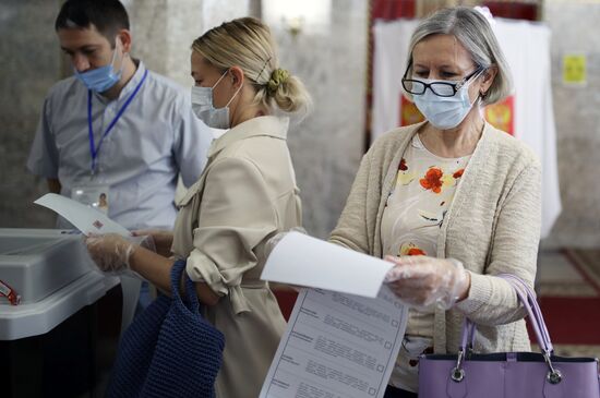 В России стартовали выборы депутатов Госдумы, законодательных органов и глав субъектов федерации