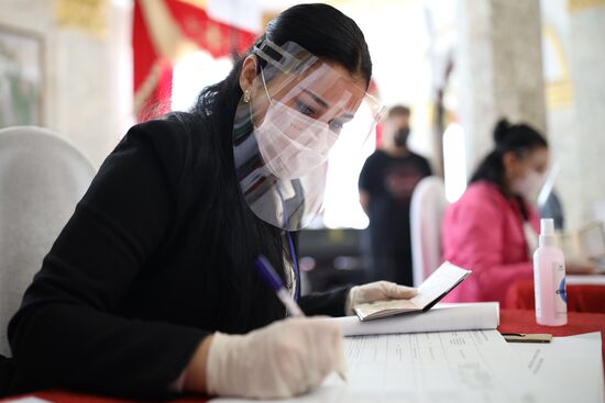 В России стартовали выборы депутатов Госдумы, законодательных органов и глав субъектов федерации