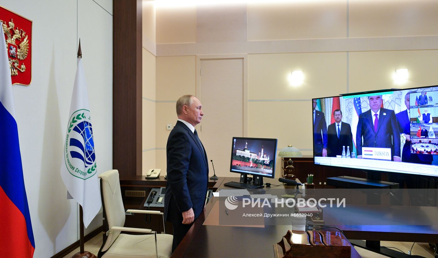 Президент РФ В. Путин по видеосвязи принял участие в заседании Совета глав государств - членов ШОС