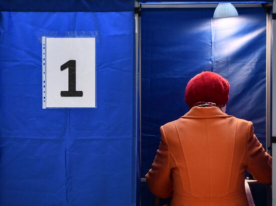 В России стартовали выборы депутатов Госдумы, законодательных органов и глав субъектов федерации