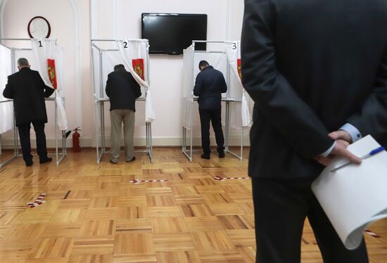 В России стартовали выборы депутатов Госдумы, законодательных органов и глав субъектов федерации