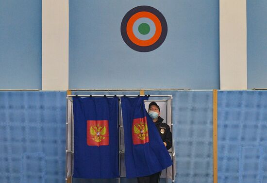 В России стартовали выборы депутатов Госдумы, законодательных органов и глав субъектов федерации