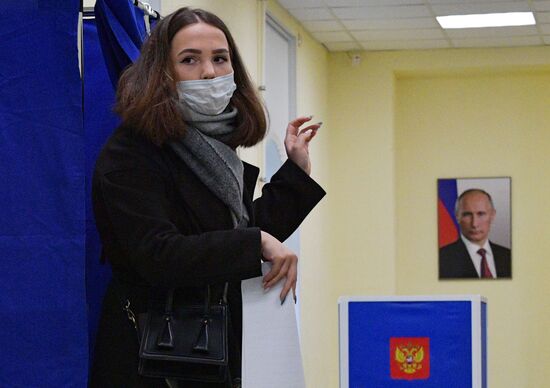 В России стартовали выборы депутатов Госдумы, законодательных органов и глав субъектов федерации