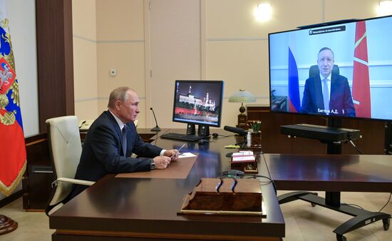 Президент РФ В. Путин встретился с губернатором Санкт-Петербурга А. Бегловым
