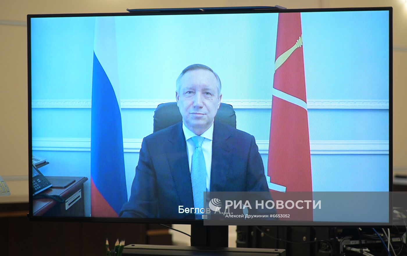 Президент РФ В. Путин встретился с губернатором Санкт-Петербурга А. Бегловым