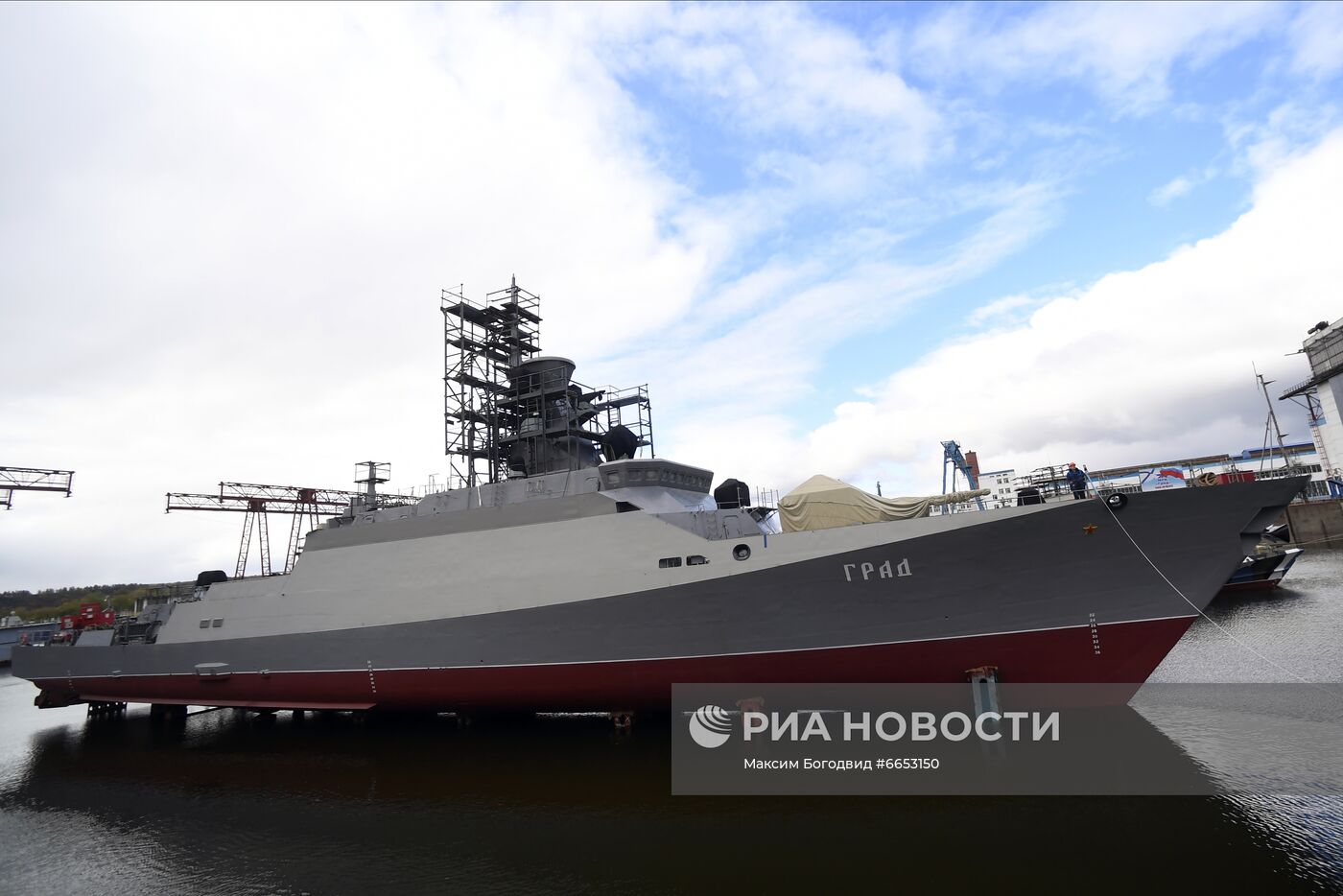 Спуск на воду ракетного корабля проекта 21631 "Град" на Зеленодольском заводе