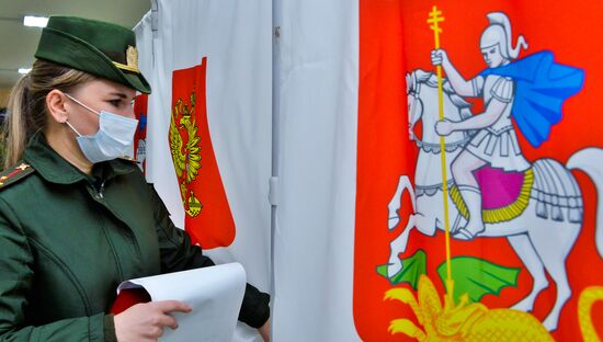 В России стартовали выборы депутатов Госдумы, законодательных органов и глав субъектов федерации