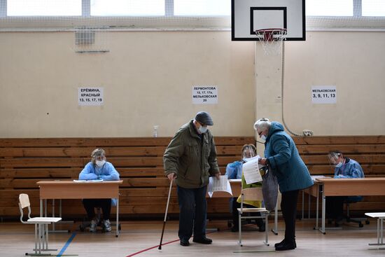 В России стартовали выборы депутатов Госдумы, законодательных органов и глав субъектов федерации