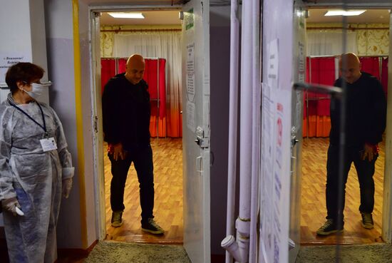 В России стартовали выборы депутатов Госдумы, законодательных органов и глав субъектов федерации