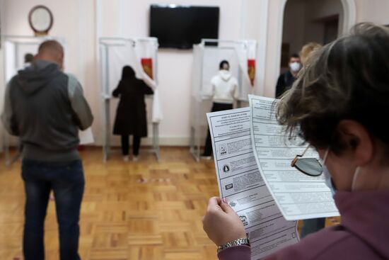 В России стартовали выборы депутатов Госдумы, законодательных органов и глав субъектов федерации