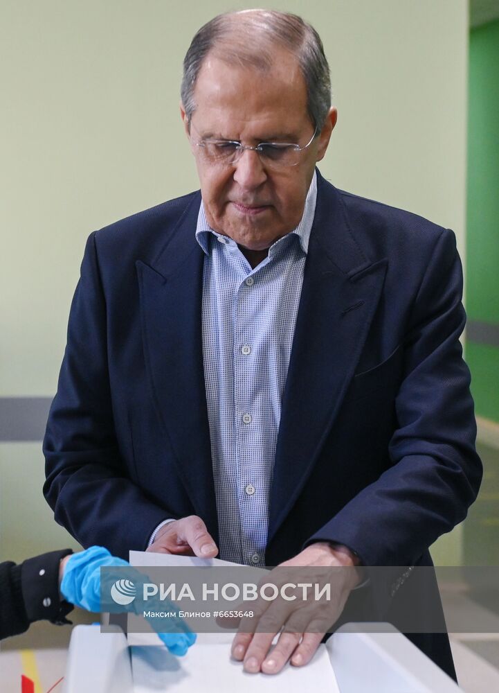 Министр иностранных дел РФ С. Лавров проголосовал на выборах