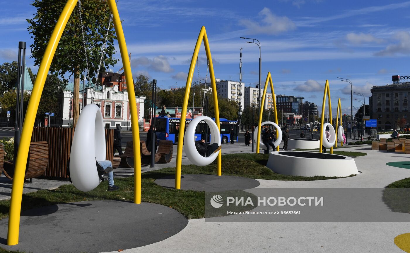 В Москве открыли часть нового парка на Павелецкой площади
